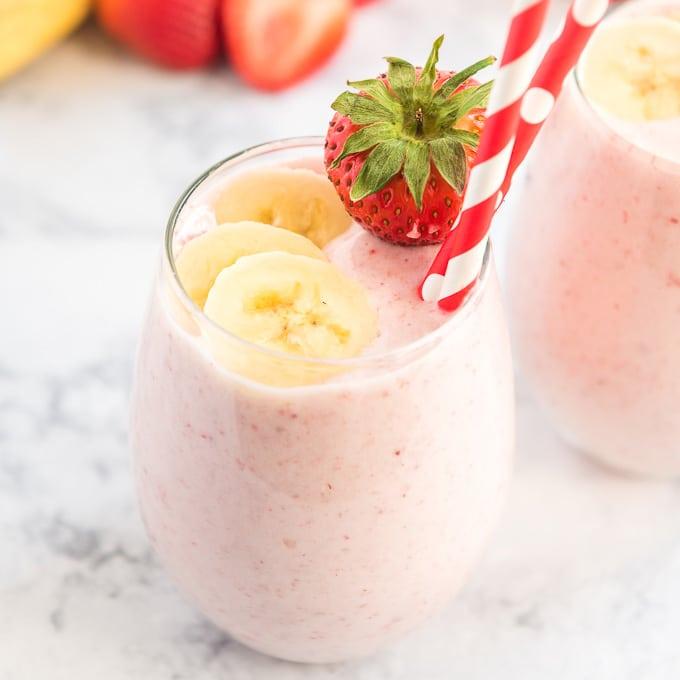 22 Strawberry Banana Yogurt Smoothie