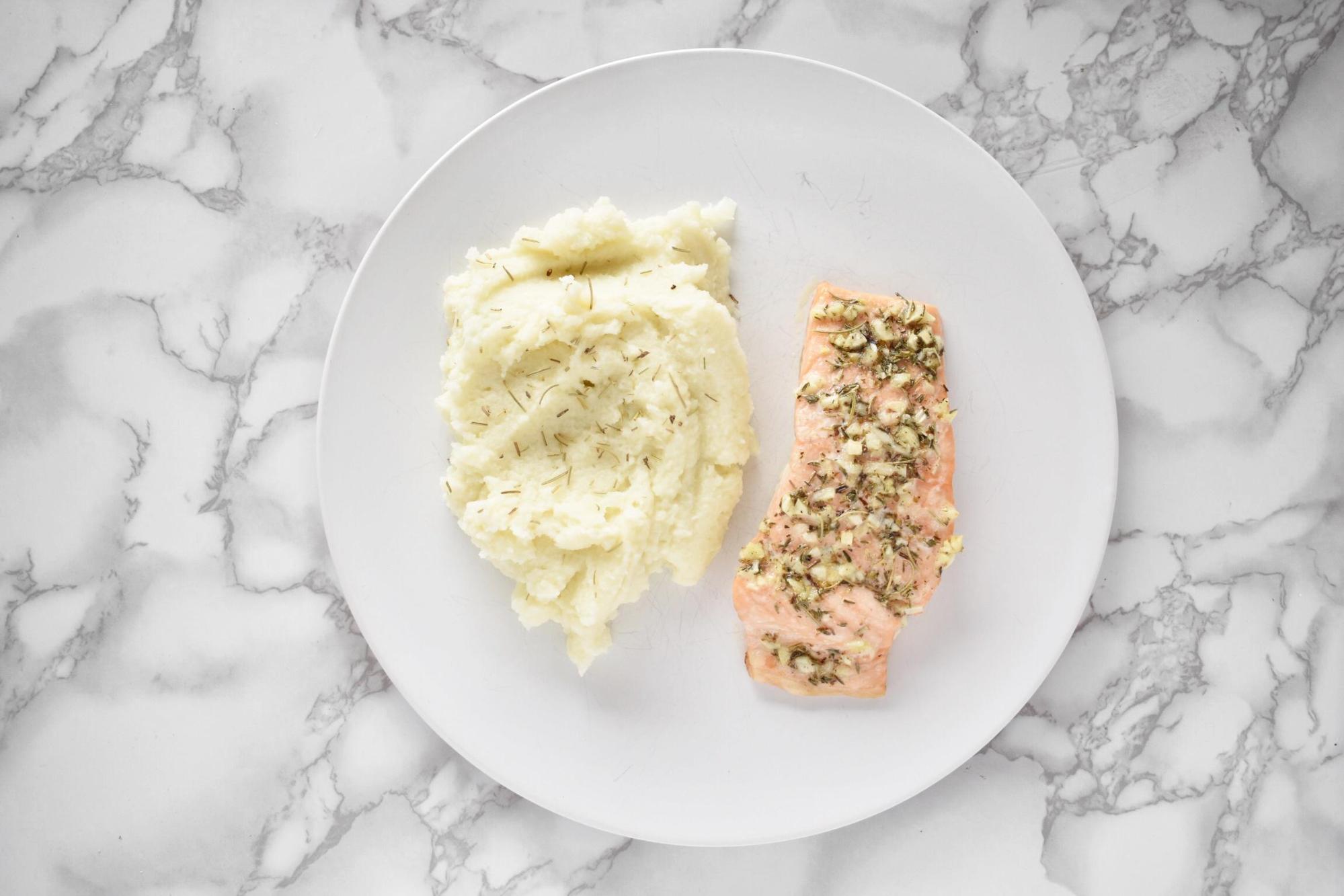 32 GARLIC BUTTER SALMON & MASHED CAULIFLOWER